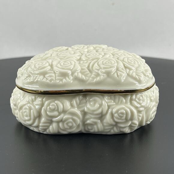 Lenox Rose Heart Shaped Decorative Ivory Trinket Jewelry Box with Lid Gold Trim - Picture 7 of 10